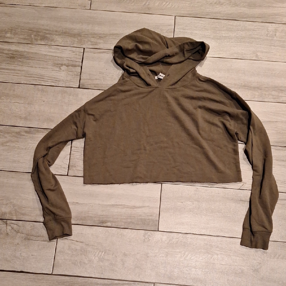 🐣Olive Green Cropped Hoodie Tee🐬🍿🍕